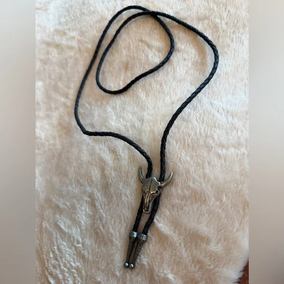 Western Bull Skull Bolo Tie in Black and Silver - Picture 2 of 4
